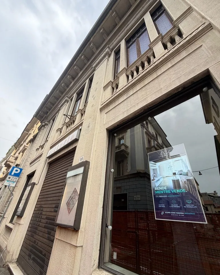 La facciata dell'ex Cinema Vittoria, via Bagaini 10, Varese