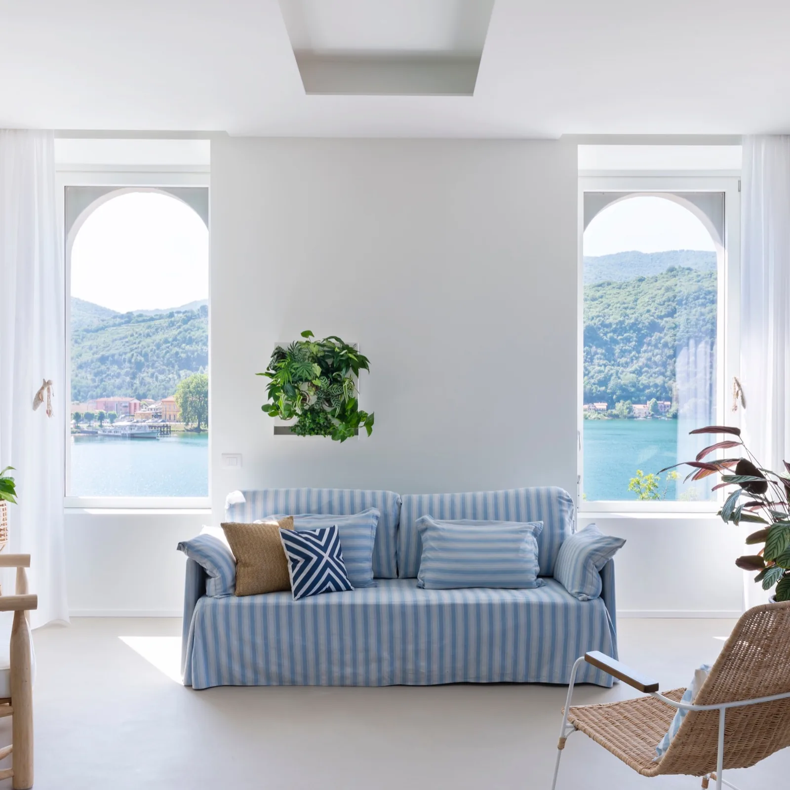 Porto Ceresio sul lago di Lugano